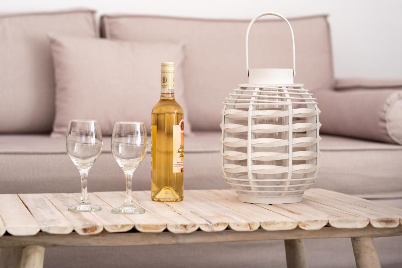 Aerenia Luxury Suites カルテラドス エクステリア 写真