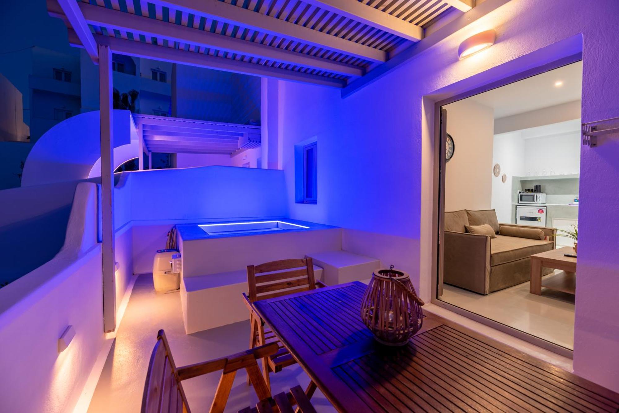 Aerenia Luxury Suites カルテラドス エクステリア 写真