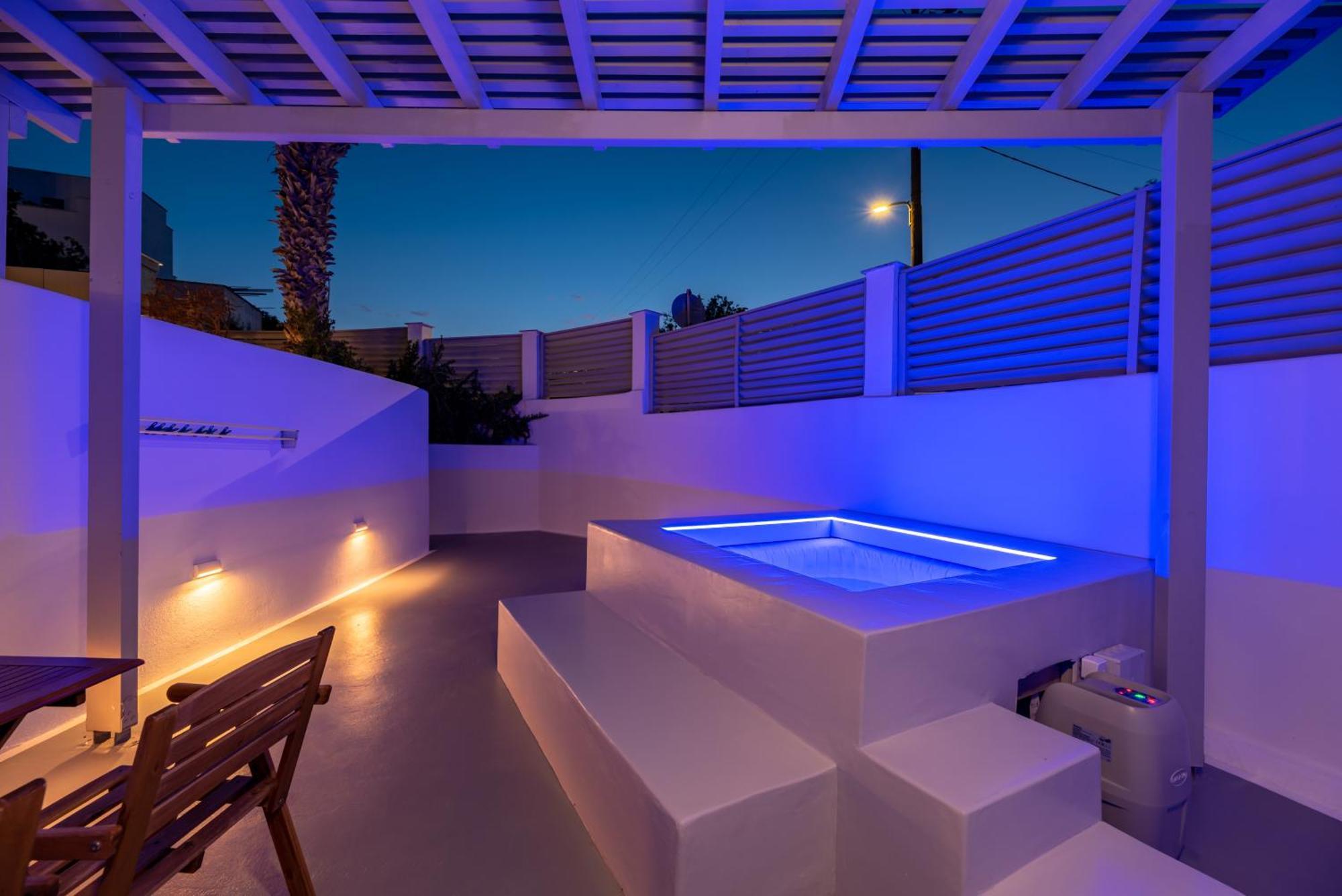 Aerenia Luxury Suites カルテラドス エクステリア 写真