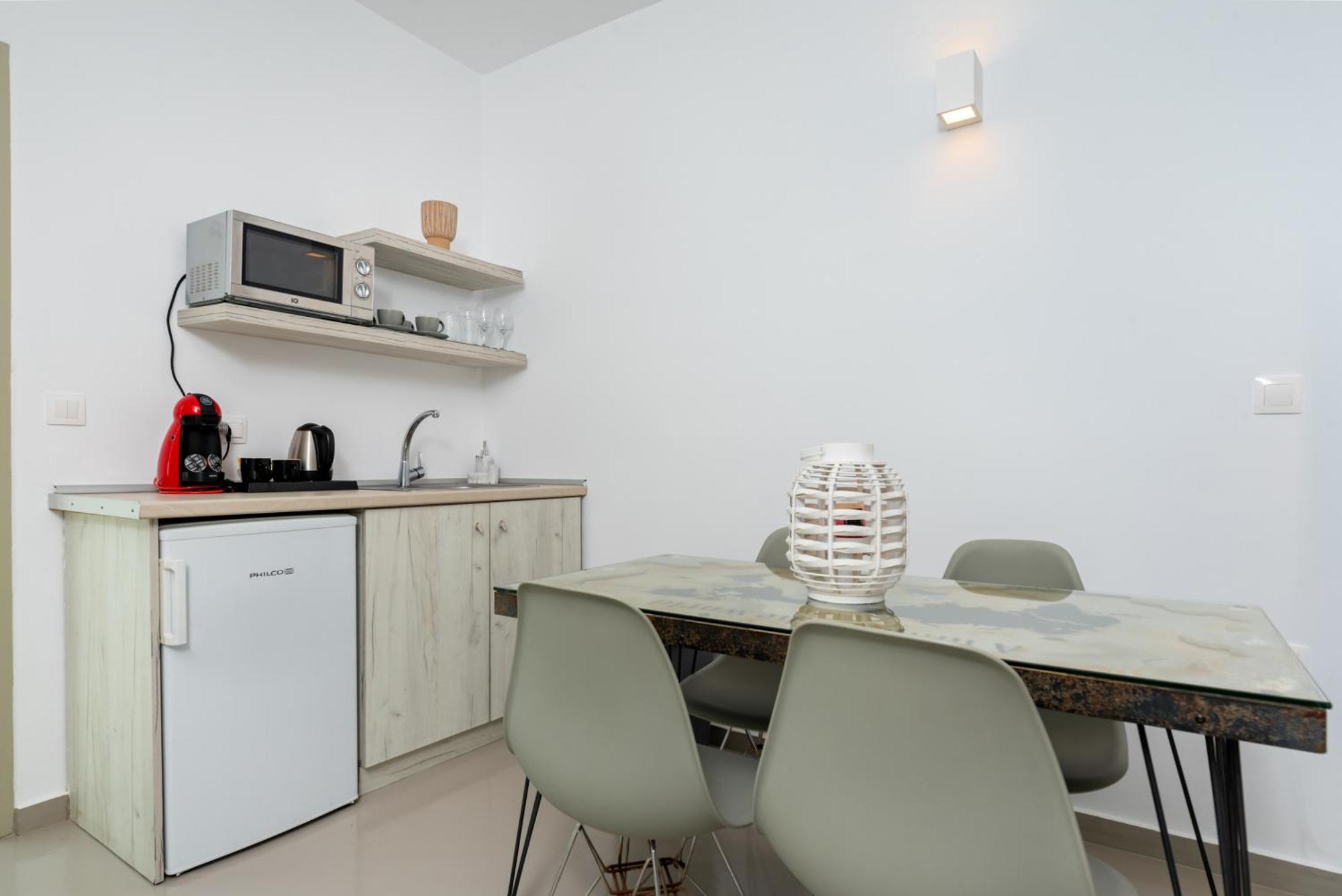 Aerenia Luxury Suites カルテラドス エクステリア 写真
